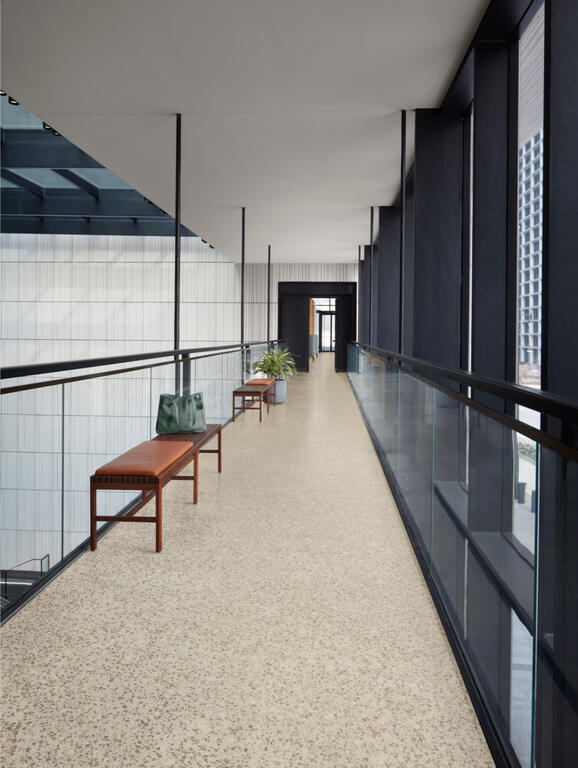 LVT In The Mix Terrazzo PVC Dune / Interface / PVC/LVT / 50 cm x 50 cm / Bruin, Beige