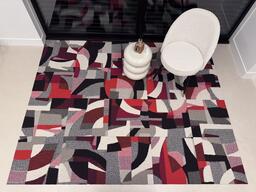 Past Forward Circa Then Crimson / Interface / Boucle (lussenpool) / 50 cm x 50 cm / Zwart, Rood, Grijs